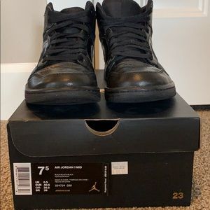 Used Air Jordan 1 mids